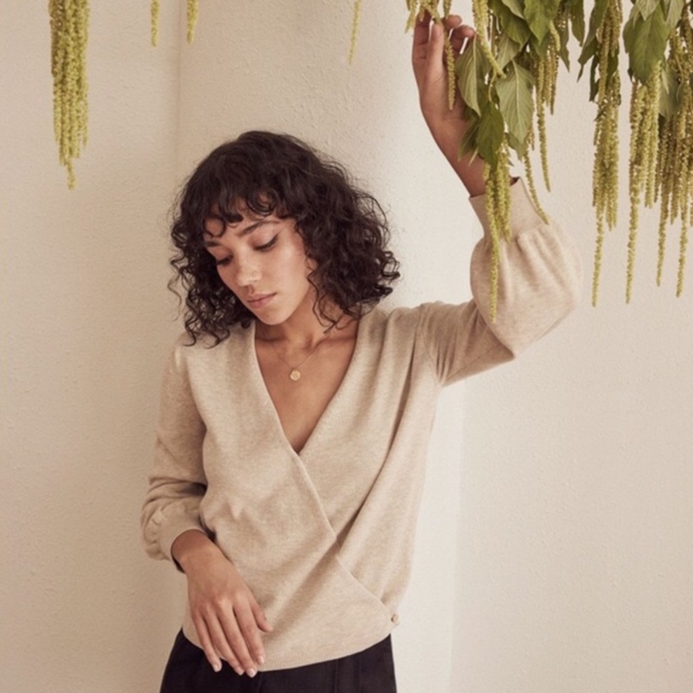 VETTA | Capsule Sand Classic Wrap Sweater